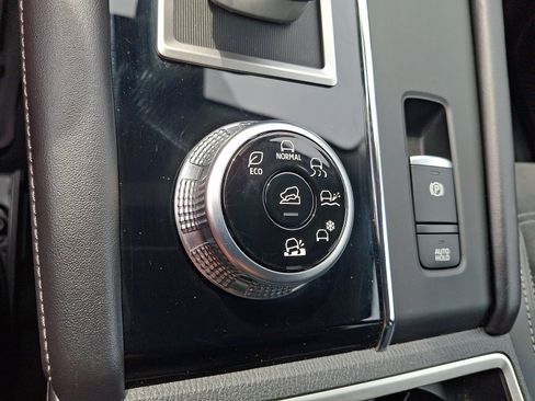 Used 2024 Mitsubishi Outlander SE AWD/4WD image 25