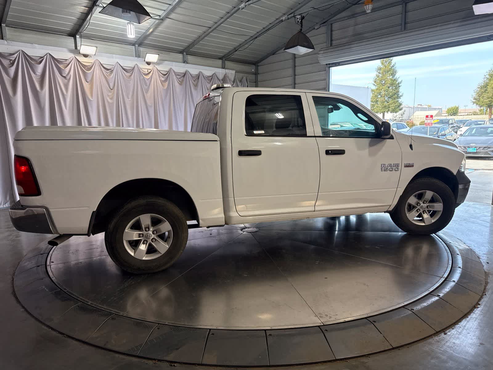 Used 2018 RAM 1500 Tradesman w/ Chrome Appearance Group AWD/4WD image 4