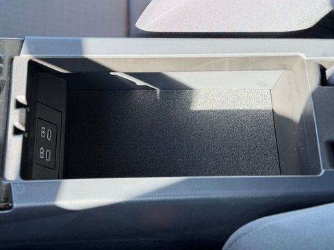 Used 2025 Toyota Prius LE image 18