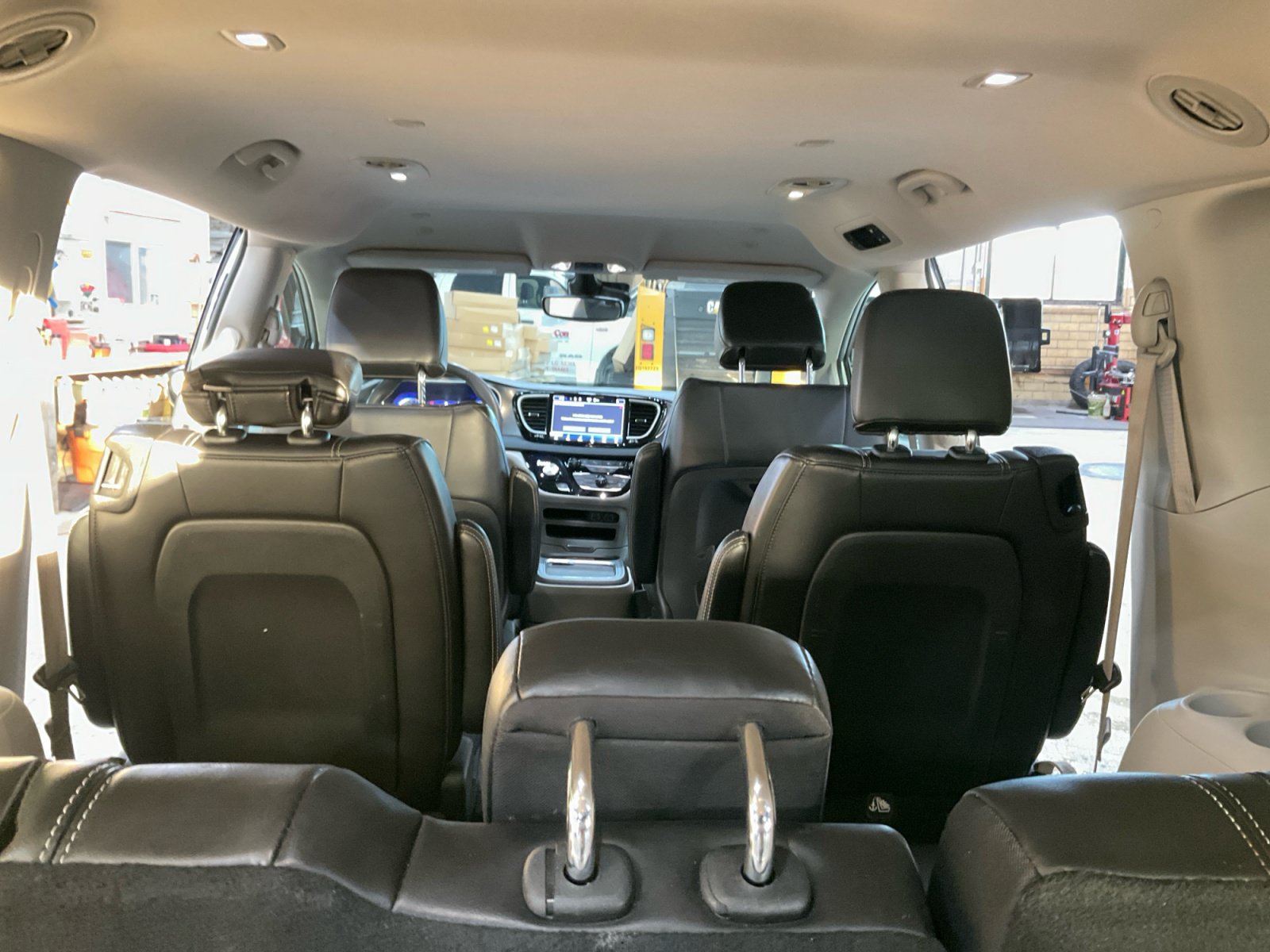 Used 2024 Chrysler Pacifica Touring-L FWD image 21