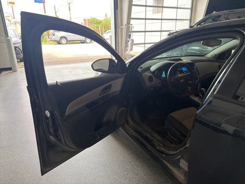 Used 2014 Chevrolet Cruze LS FWD image 5