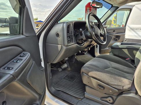 Used 2004 Chevrolet Silverado 2500 LS image 15