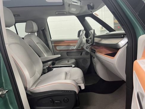 New 2025 Volkswagen ID. Buzz 1st Edition image 12