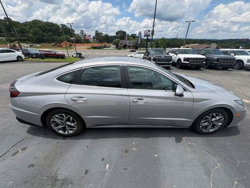 Used 2023 Hyundai Sonata SEL w/ Preferred Accessory Package FWD image 5