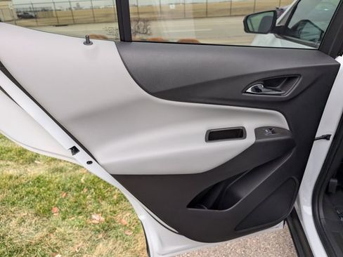 Used 2023 Chevrolet Equinox LS w/ LS Convenience Package image 12