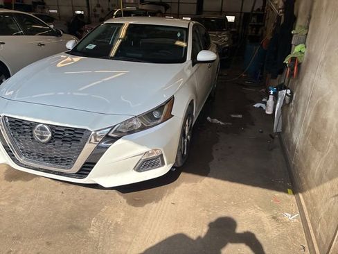 Used 2021 Nissan Altima 2.5 S image 3