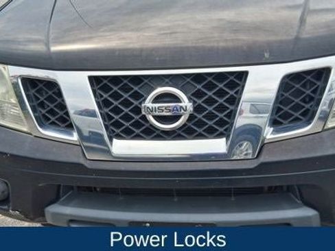 Used 2012 Nissan Frontier SV w/ SV Premium Utility Pkg AWD/4WD image 5