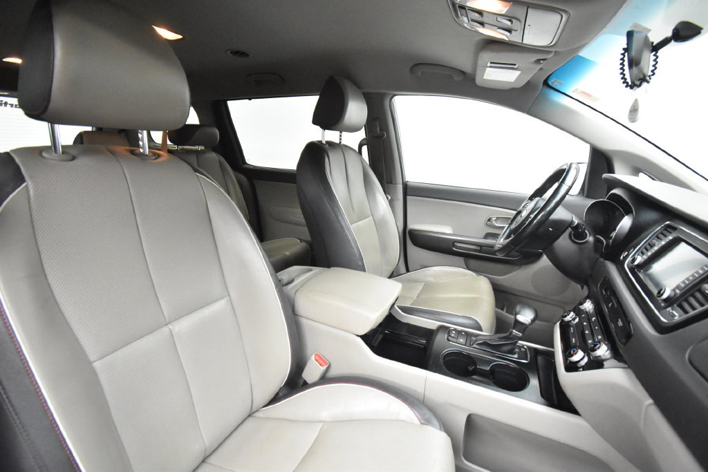 Used 2017 Kia Sedona LX w/ LX Essentials Premium Package FWD image 14