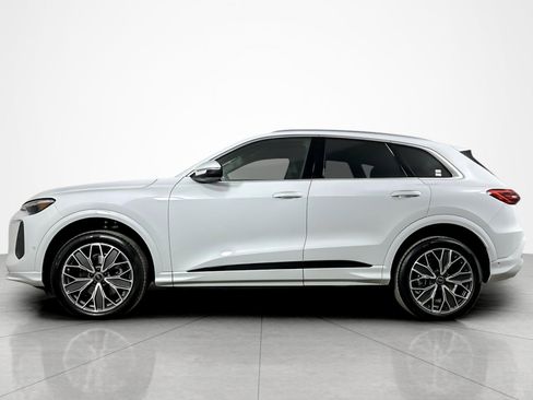 Used 2025 Audi Q5 Premium Plus w/ Premium Plus AWD/4WD image 2