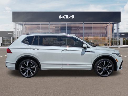 Used 2022 Volkswagen Tiguan SEL R-Line AWD/4WD image 3