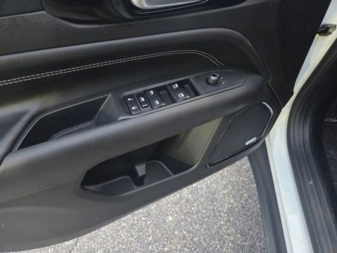 Used 2024 Jeep Compass Latitude w/ Sun and Sound Group image 3