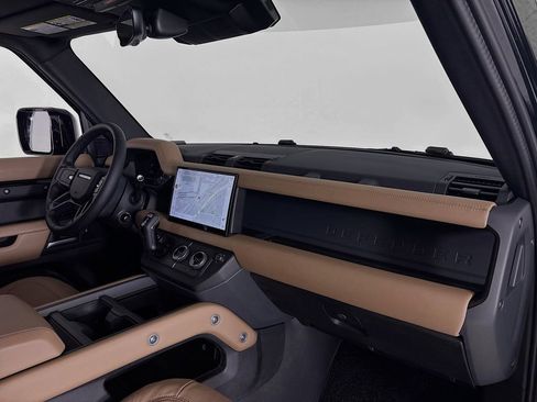 Used 2025 Land Rover Defender 110 S image 13