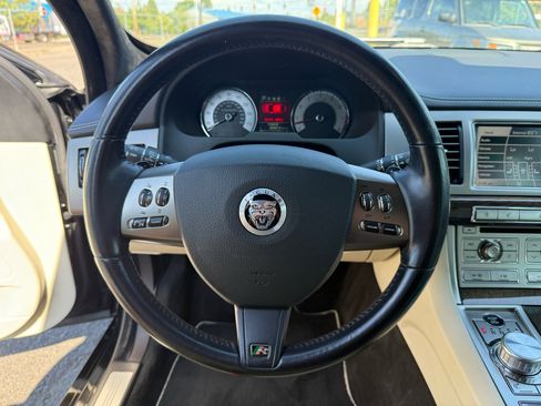 Used 2010 Jaguar XF R image 26