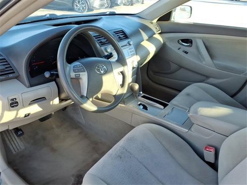 Used 2011 Toyota Camry LE image 10