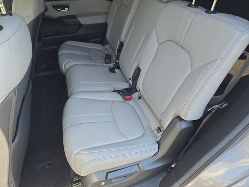 Used 2025 Honda Pilot EX-L image 15
