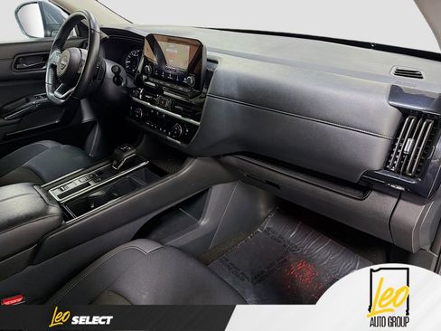 Used 2024 Nissan Pathfinder SV image 29