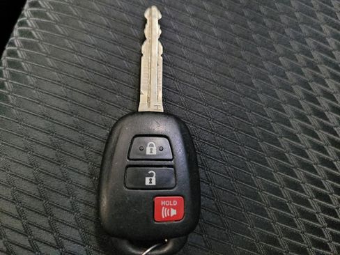 Used 2019 Toyota Highlander LE image 32