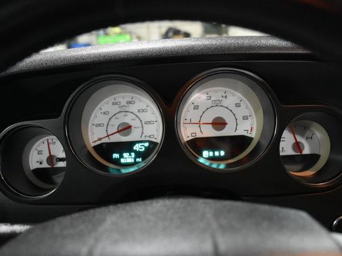 Used 2013 Dodge Challenger SXT image 12