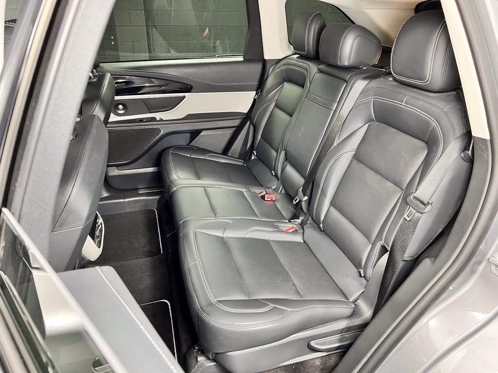 Used 2024 Lincoln Nautilus Premier w/ Equipment Group 102A AWD/4WD image 18