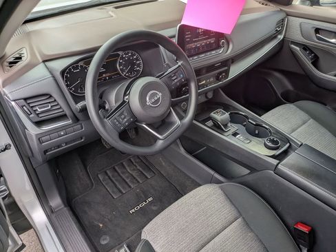 Used 2023 Nissan Rogue SV image 11