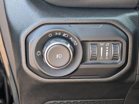 Used 2022 Jeep Wrangler Unlimited Sahara AWD/4WD image 26