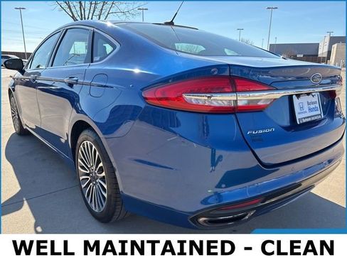 Used 2017 Ford Fusion SE w/ Fusion SE Technology Package image 4