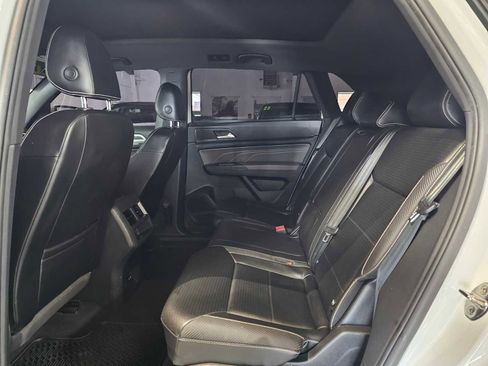 Used 2022 Volkswagen Atlas Cross Sport SEL R-Line AWD/4WD image 18