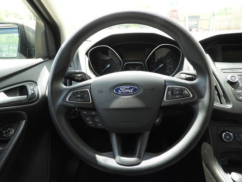 Used 2018 Ford Focus SE FWD image 18