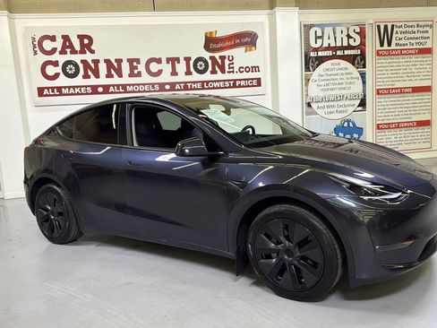 Used 2024 Tesla Model Y Long Range AWD/4WD image 3
