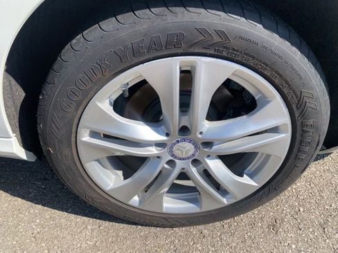 Used 2011 Mercedes-Benz E 350 4MATIC Sedan image 33
