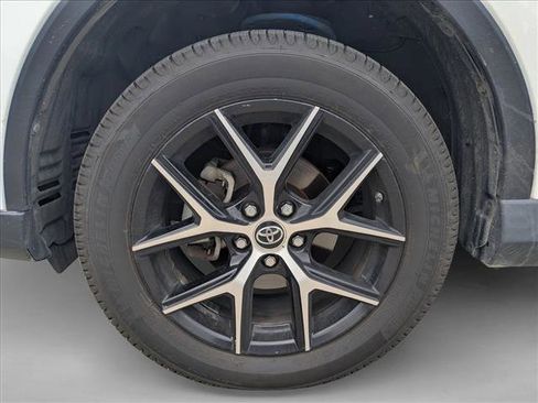 Used 2018 Toyota RAV4 SE w/ Power Extra Value Package FWD image 19