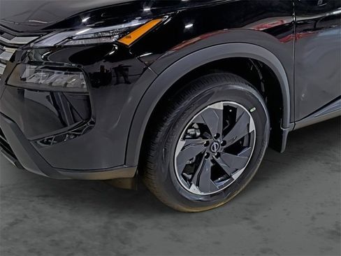 Used 2026 Nissan Rogue SV AWD/4WD image 7