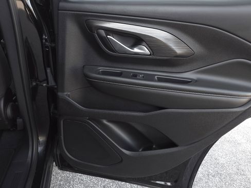 Used 2024 GMC Terrain SLE image 31