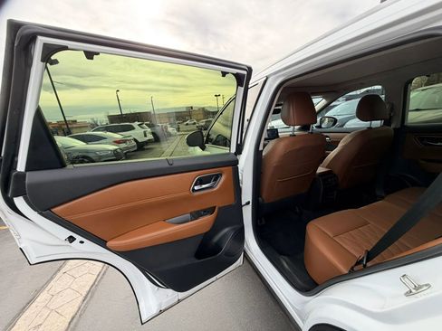 Used 2024 Nissan Rogue Platinum w/ Platinum Premium Package FWD image 26
