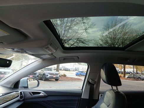 New 2026 Volkswagen Taos SEL image 21