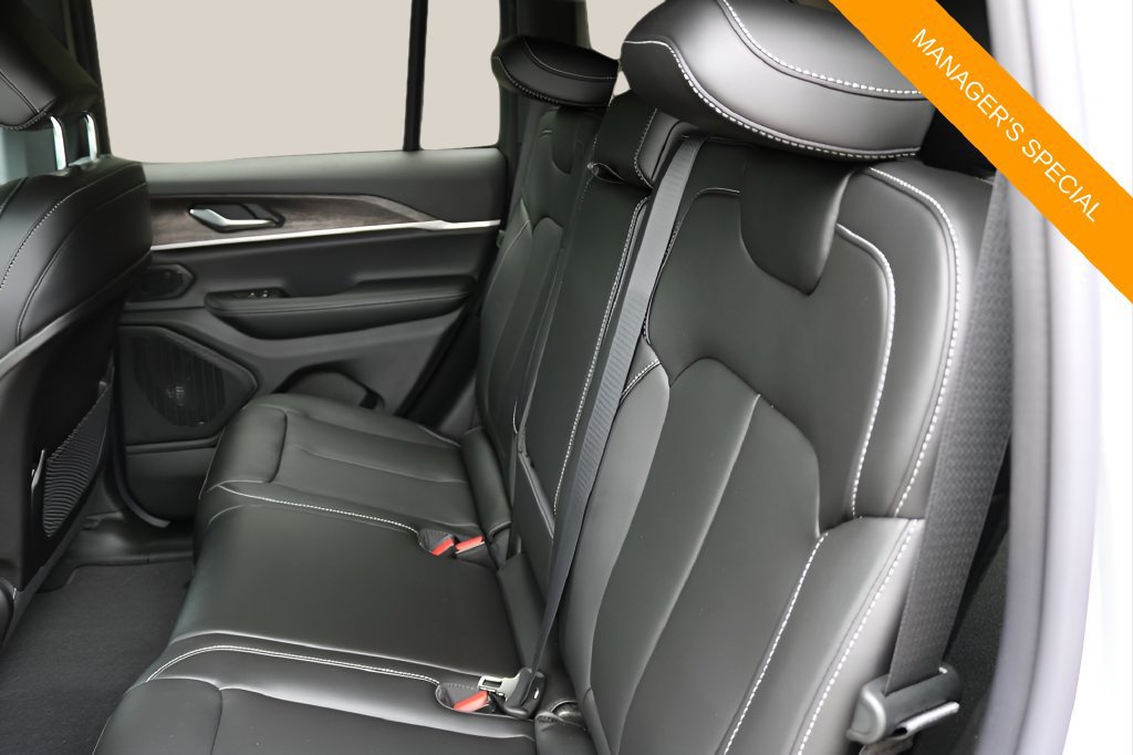 New 2026 Jeep Grand Cherokee Limited RWD image 21