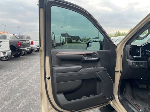 Used 2022 Chevrolet Silverado 1500 LT Trail Boss image 16