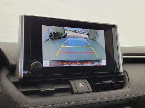 Used 2025 Toyota RAV4 LE AWD/4WD image 28