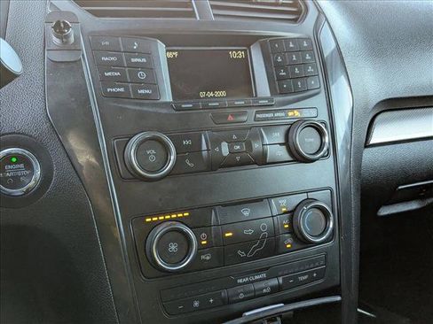 Used 2019 Ford Explorer XLT image 14