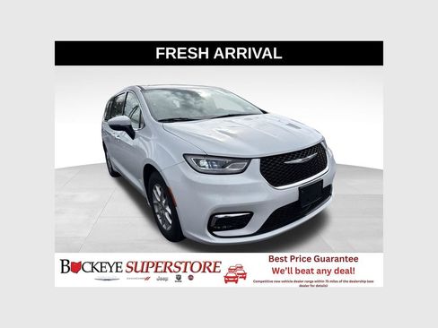 Used 2023 Chrysler Pacifica Touring-L FWD image 1