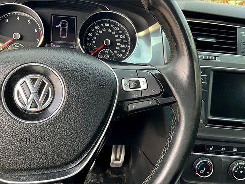 Used 2017 Volkswagen Golf Alltrack S image 16