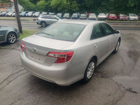Used 2014 Toyota Camry LE FWD image 12