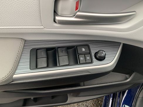 New 2026 Toyota Sienna XLE image 12