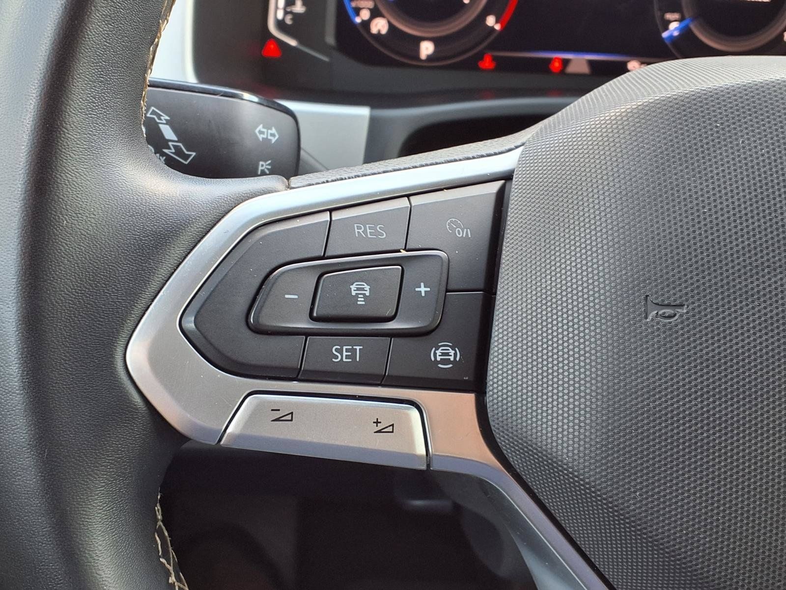 Used 2022 Volkswagen Atlas Cross Sport SE FWD image 22