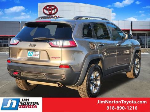 Used 2019 Jeep Cherokee Trailhawk w/ Comfort/Convenience Group AWD/4WD image 6