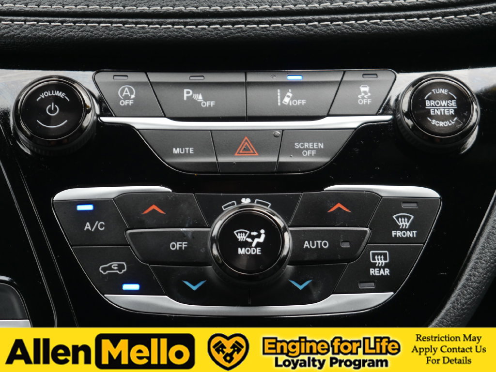 Used 2025 Chrysler Pacifica Limited FWD image 26