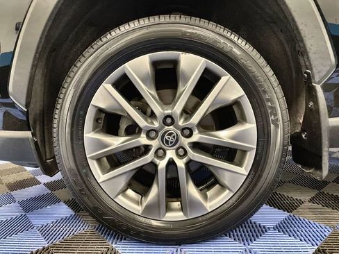 Used 2022 Toyota RAV4 XLE Premium image 10