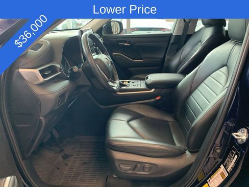 Used 2022 Toyota Highlander XLE image 3