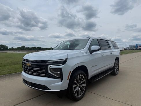 New 2026 Chevrolet Suburban High Country w/ Sun And Tow Package AWD/4WD image 11