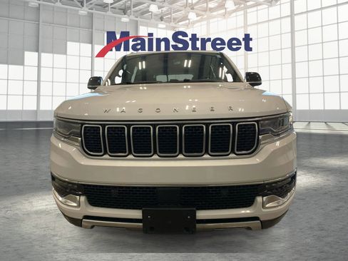 Used 2024 Jeep Wagoneer L Series III w/ Flexible Seating Group image 8